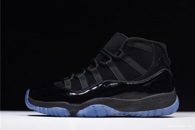 11 378037-005 Jordan Cap Gown Air and black 0719
